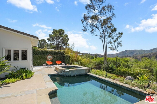 Building Photo - 2529 Pesquera Dr