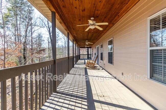 Building Photo - 306 White Cap Ln