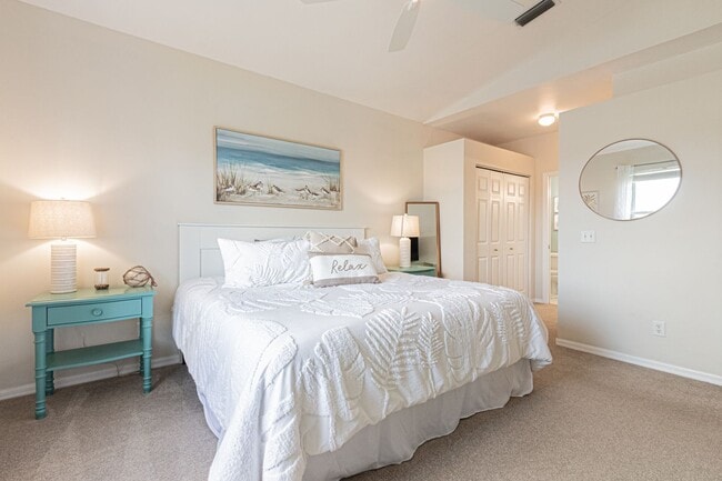 Building Photo - Seasonal Home Rental With Garage & Lake Views