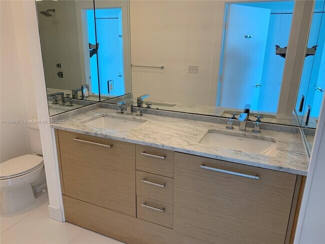 Building Photo - 900 Biscayne Blvd
