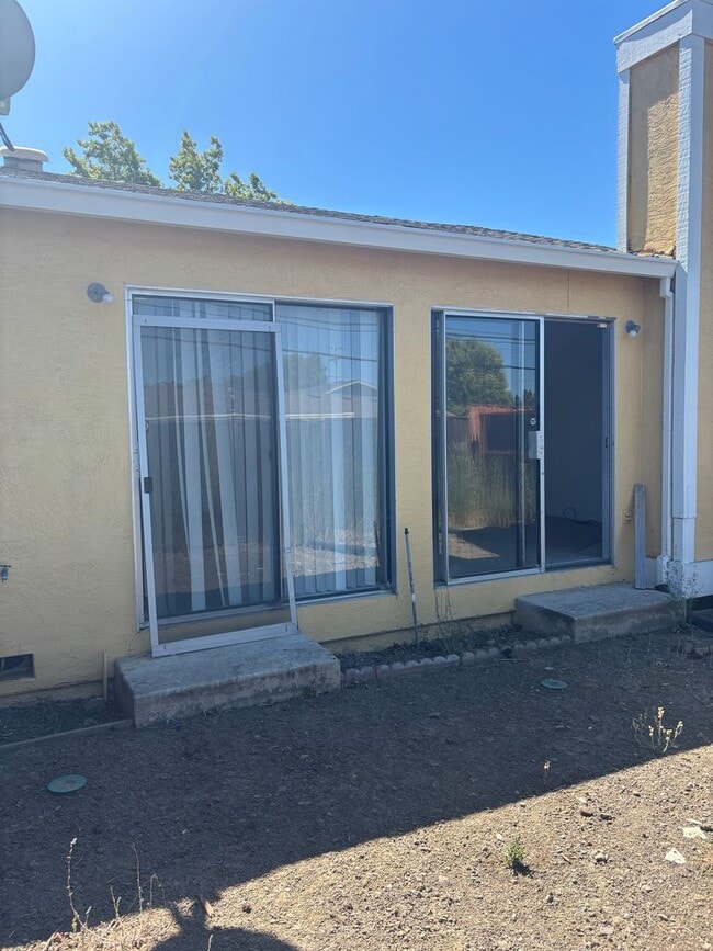Building Photo - Charming Two-Bedroom, Two-Bath Duet in Pri...