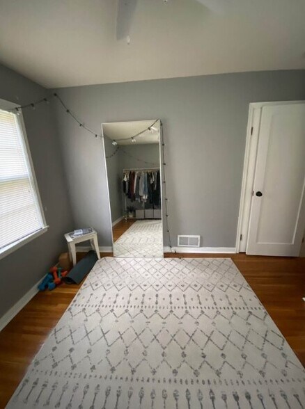 Building Photo - 1905 44th Ave NE