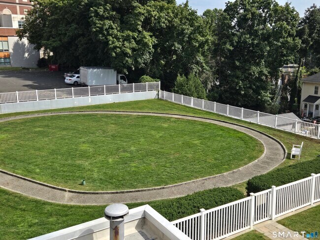 Building Photo - 1 Strawberry Hill Ave