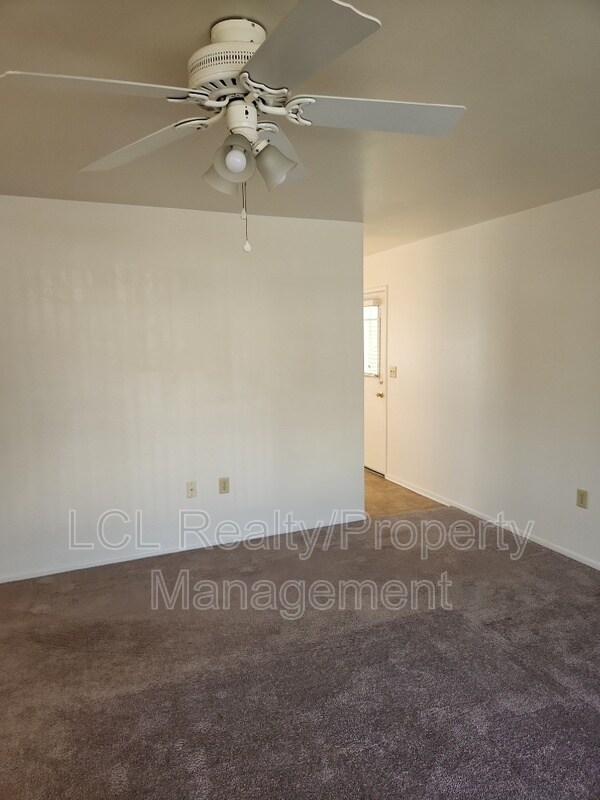 Building Photo - 26787 Oakmont Dr