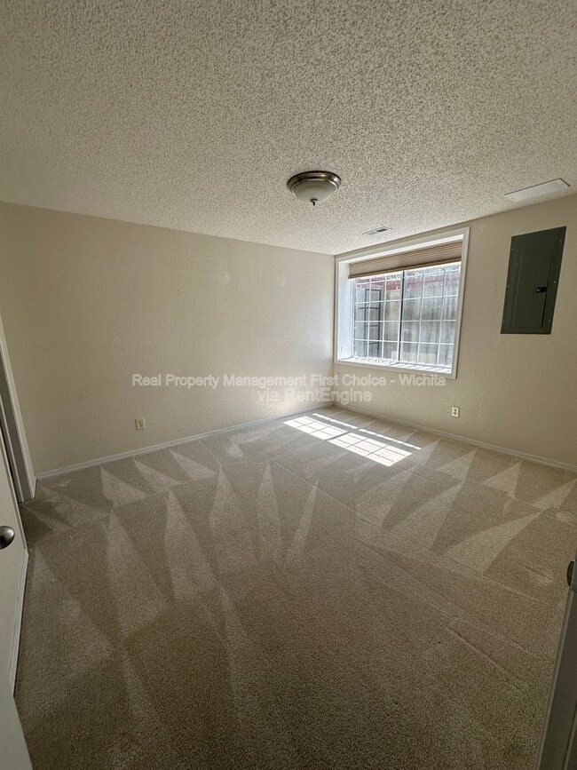 Building Photo - 748 Reflection Lake