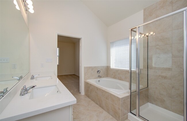 Building Photo - 8414 Beacon Bay Cir