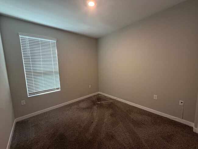 Building Photo - 16594 W Pedro Ln