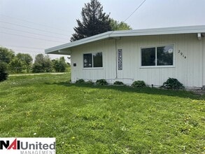 Building Photo - 3 bedroom, 1 bath duplex for rent!