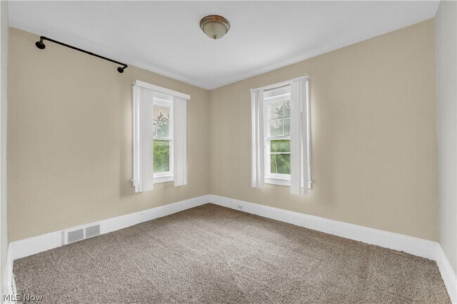 Building Photo - 1467 Larchmont Rd