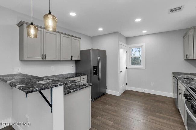 Building Photo - 91 Locust Ave