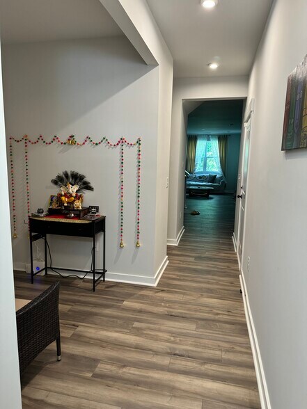 Building Photo - 9512 Munsing Dr