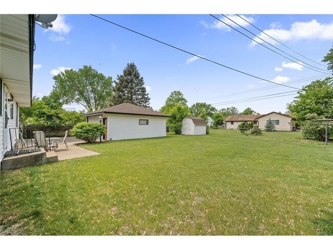 Building Photo - 9457 Saratoga Ln N