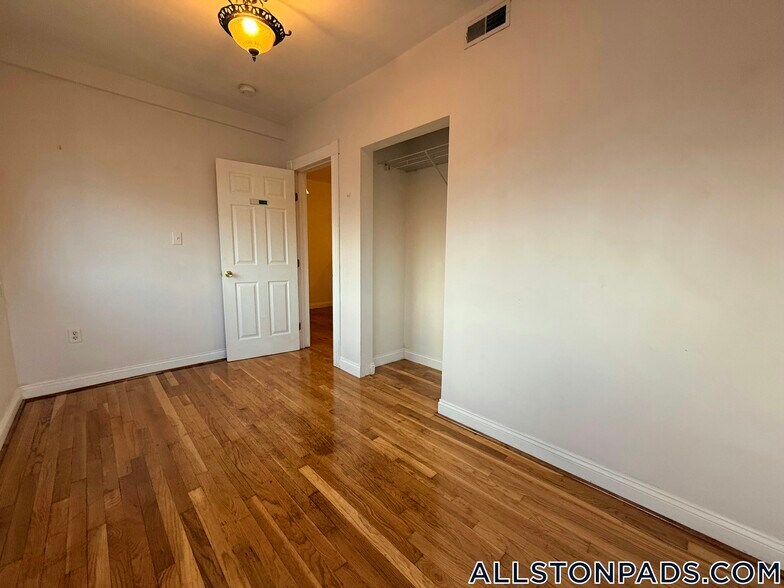 Building Photo - 35 Adamson St