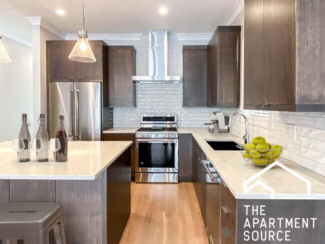 Primary Photo - 3347 N Kenmore Ave