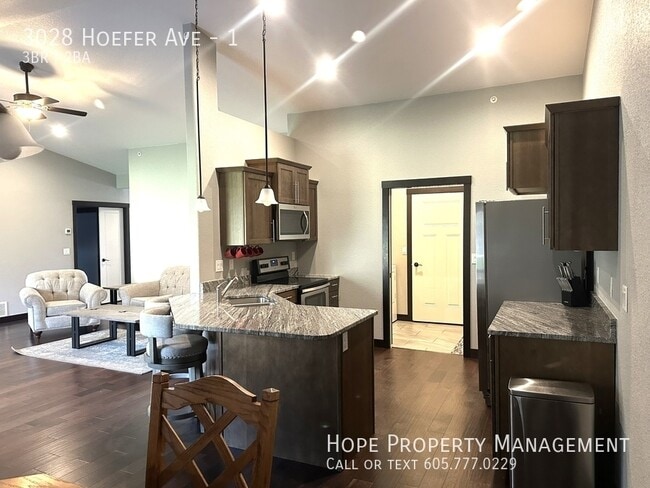 Building Photo - 3028 Hoefer Ave