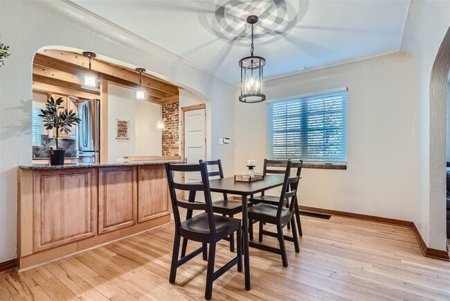 Building Photo - 695 Ash St.