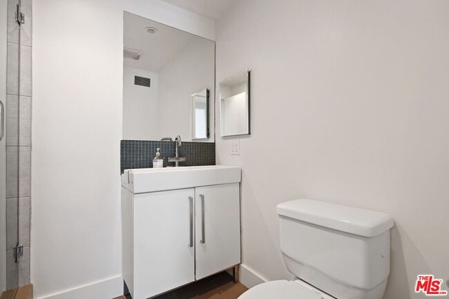 Building Photo - 7250 Franklin Ave