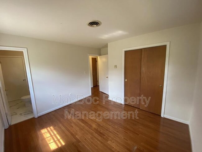 Building Photo - 304 Stratford Ave