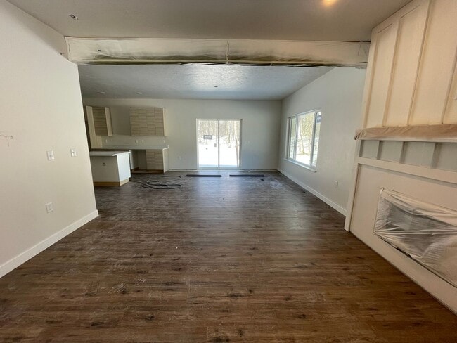 Building Photo - 7442 N Paw St