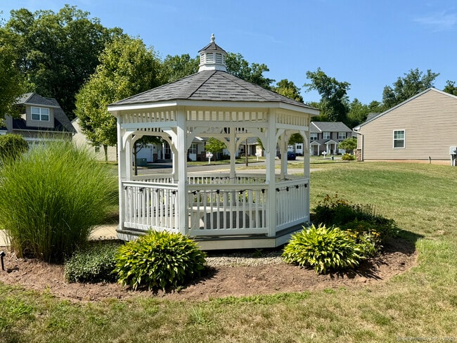 Building Photo - 28 Woodridge Dr