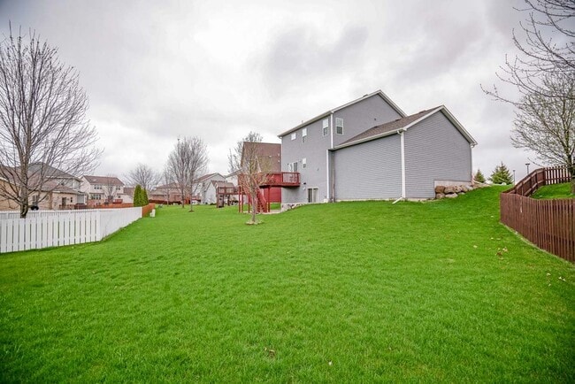 Building Photo - 818 Redan Dr