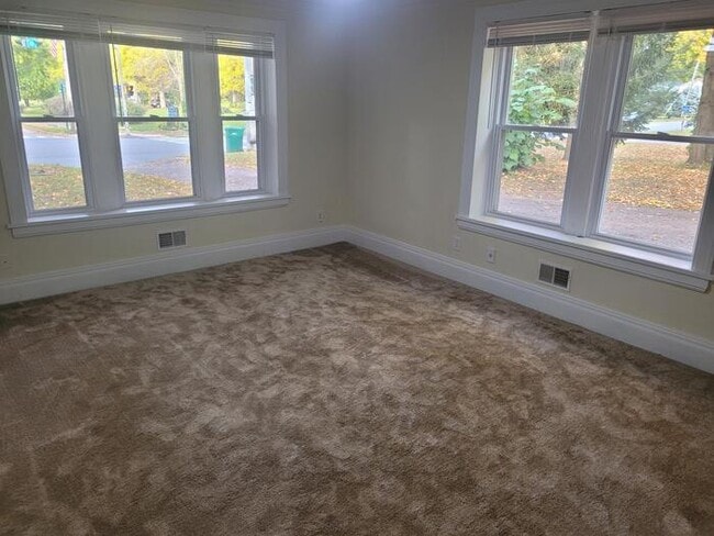 Building Photo - Perfect For Student Housing! 4 Bedroom House For Rent Near St. John Fisher and Nazareth