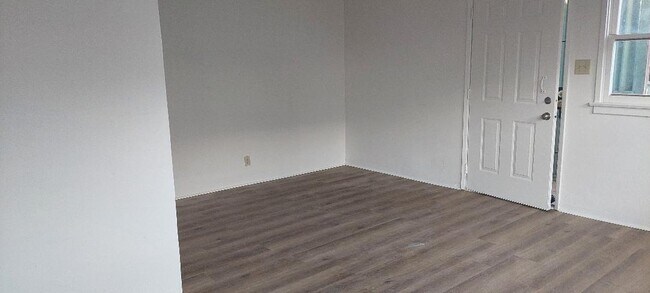 Living Room - 1252 Vine St