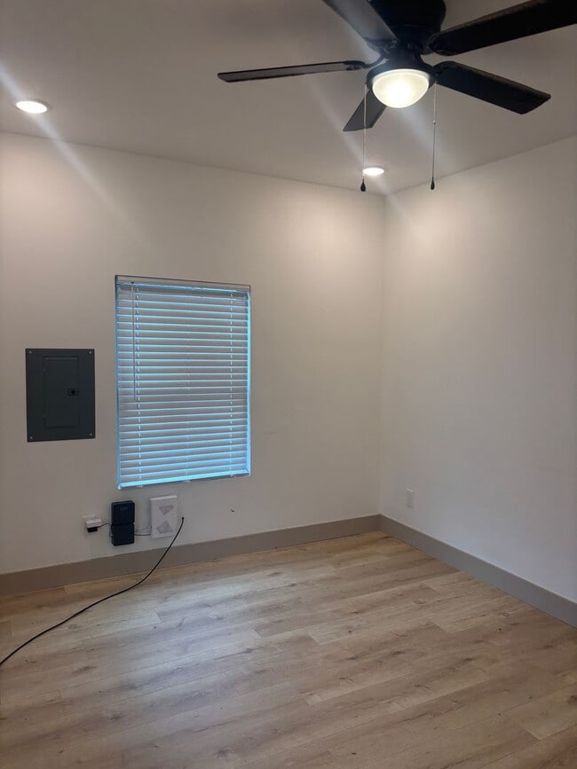 Building Photo - 308 W Worley St