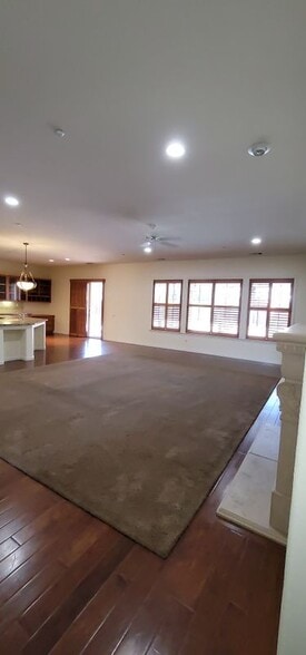 Building Photo - 2321 Star Lilly St