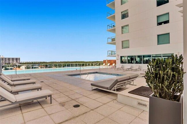 Building Photo - 400 Sunny Isles Blvd