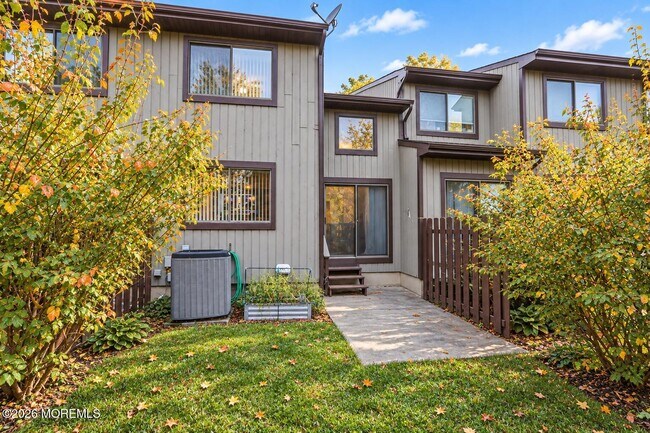 Building Photo - 110 Bowne Ct