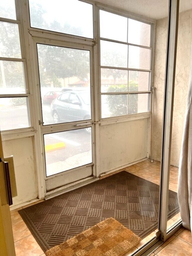 Building Photo - 55+ Community - 1BR/1BA Condo in Las Palmas