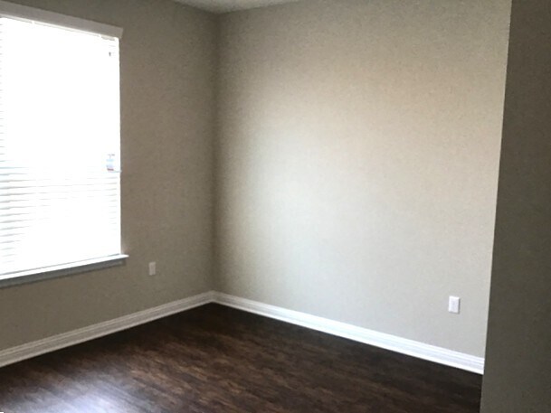 Building Photo - 5813 Gerard Dr