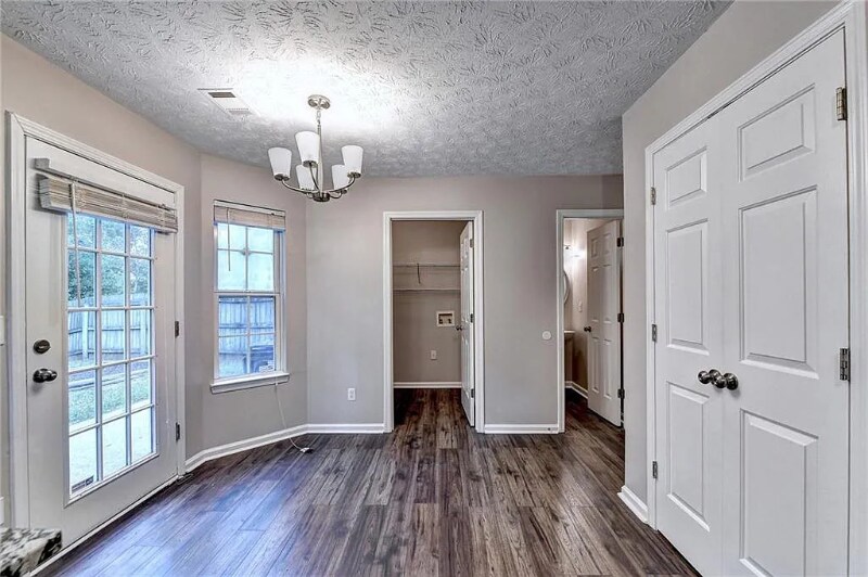 Building Photo - 1227 Yellow River Dr