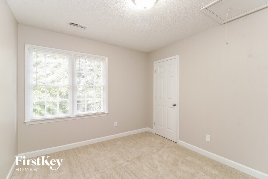 Building Photo - 5618 Tradd Dr