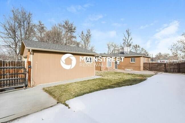 Building Photo - 3 Bedroom Pet-Friendly Home in Englewood, CO with Main Street Renewal