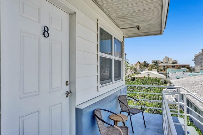 Building Photo - 810 S Surf Rd