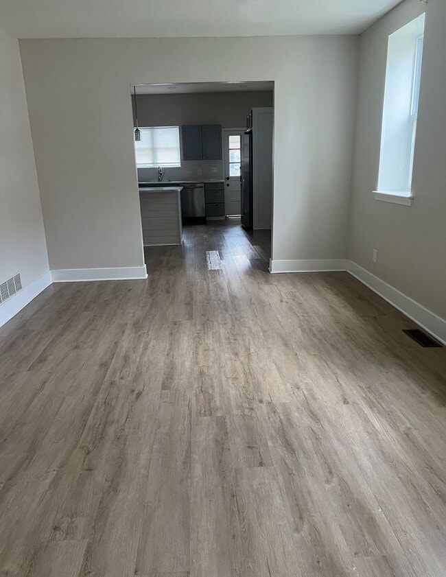 Building Photo - Renovated 3 Bedroom 3 Bathroom Single Fami...