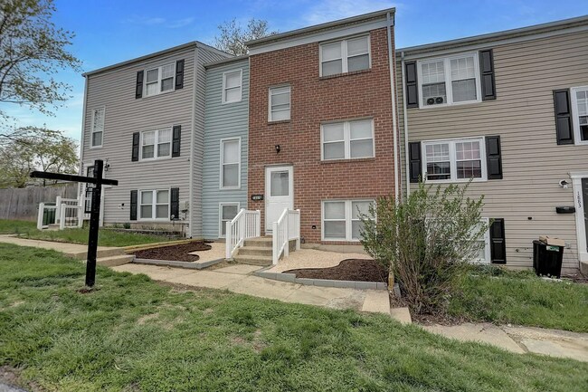 Building Photo - Gorgeous 5 Bedroom In Harford County Ready...