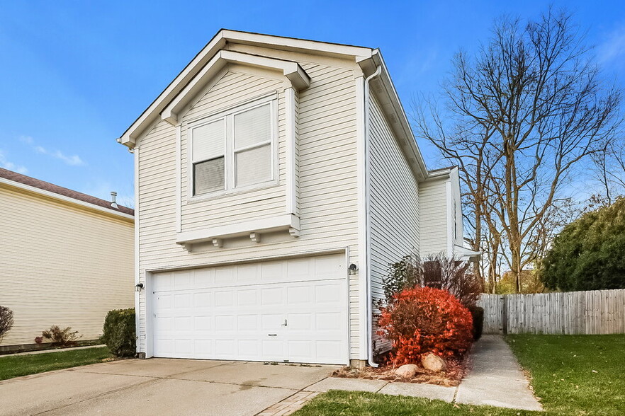Building Photo - 4439 Connaught Dr E