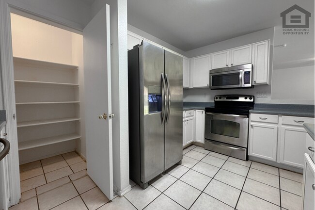 Building Photo - 5Bed/3Bath House at McDowell Rd/Avondale Blvd! Ready for Immediate Move-In!