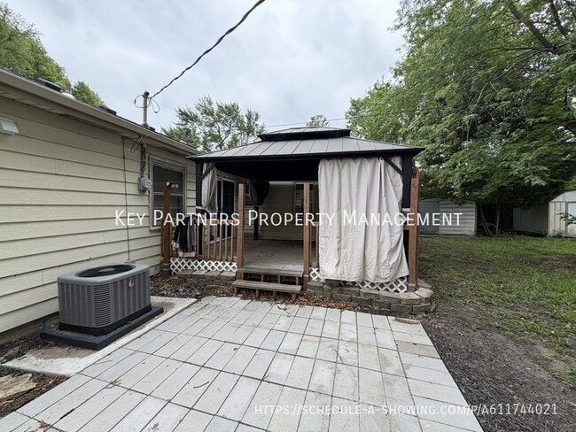 Building Photo - 821 S Edgemere Dr