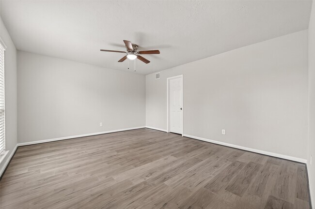 Building Photo - 7739 Antoine Dr