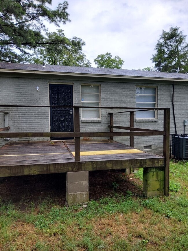 Building Photo - 264 E Holmes Rd