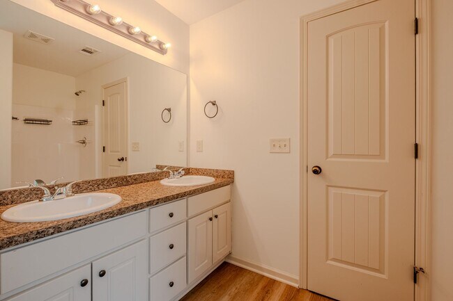 Building Photo - 115 Cypress Pl