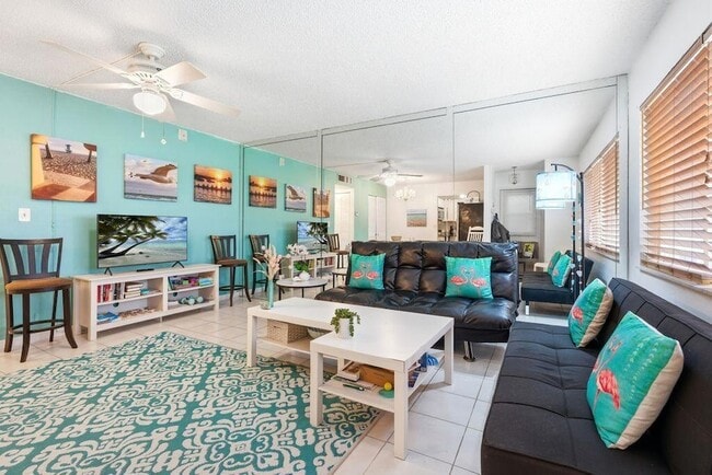 Building Photo - 1401 N 12th Ct