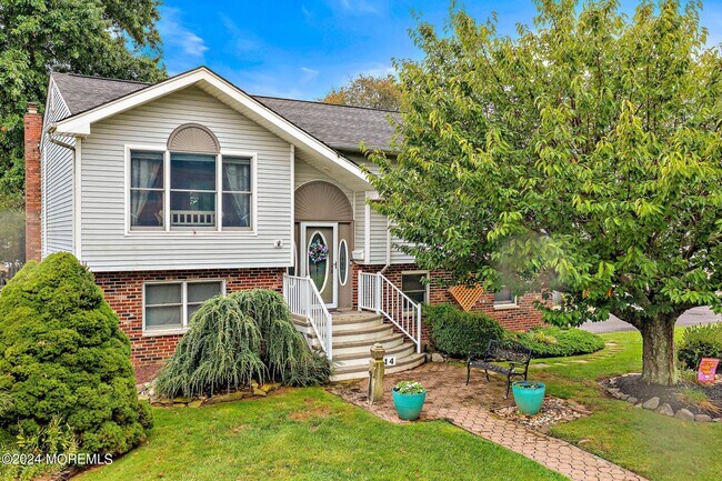 Building Photo - 14 S Rd