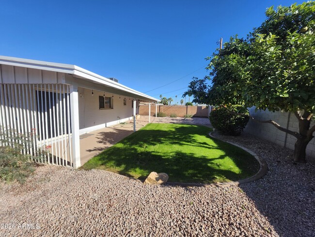 Building Photo - 6401 E Parkview Dr