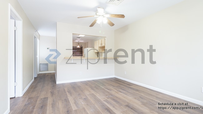 Building Photo - 604 Roselyn Ave