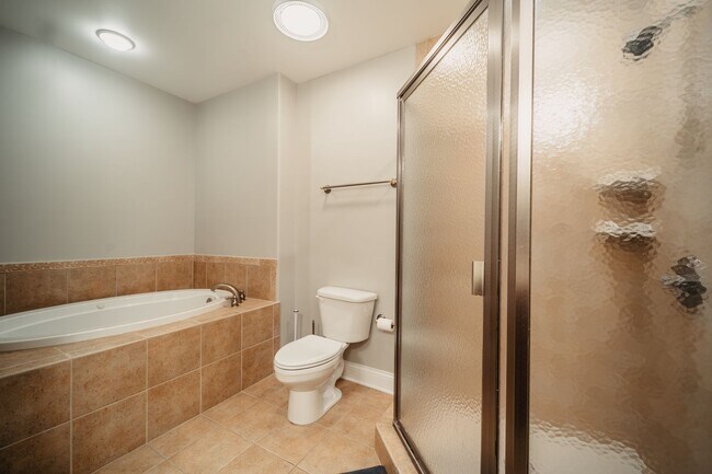 Building Photo - Harbor Crest condo for rent